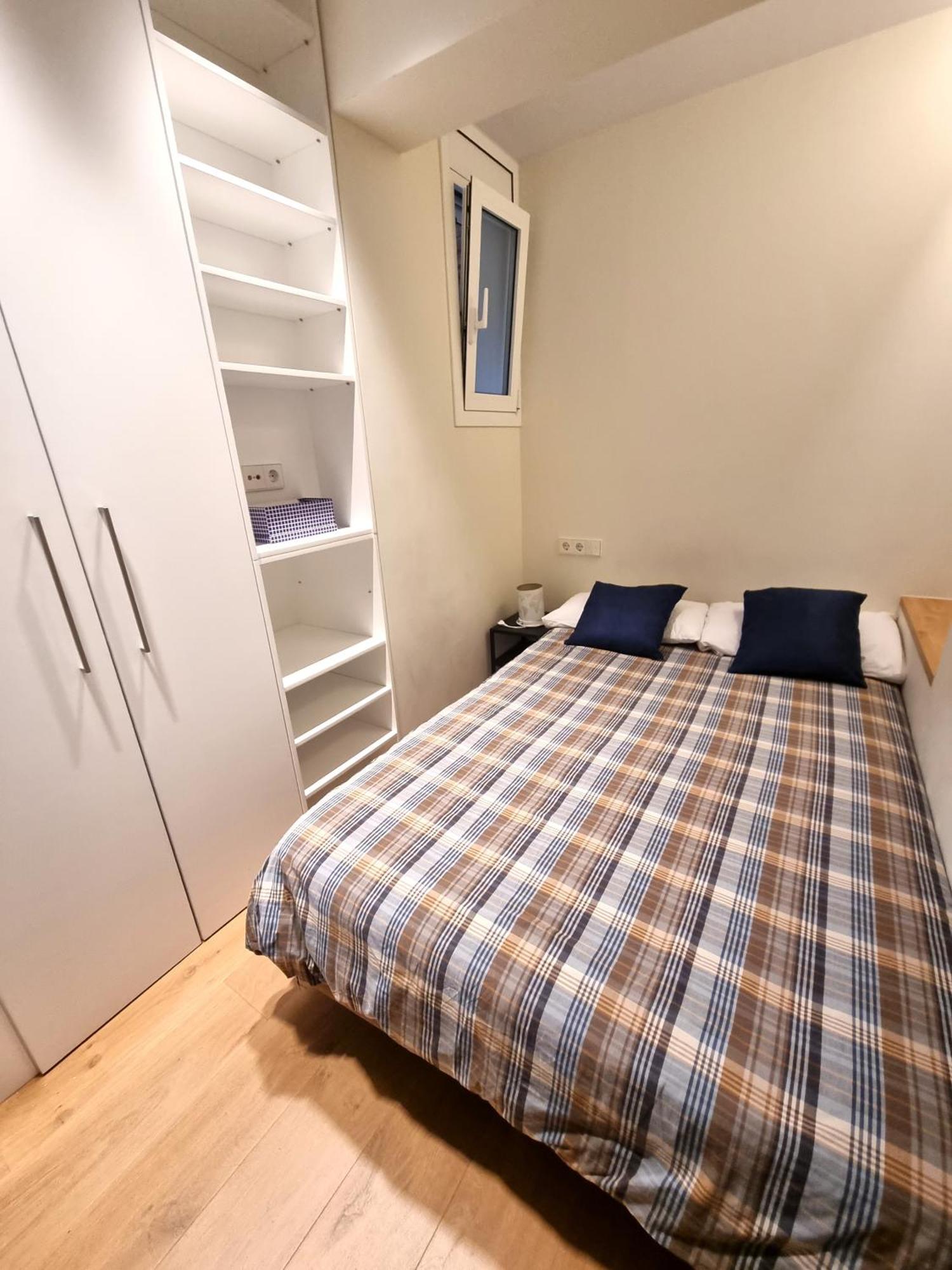Cozy Bedroom With A Private Bathroom In A Shared House