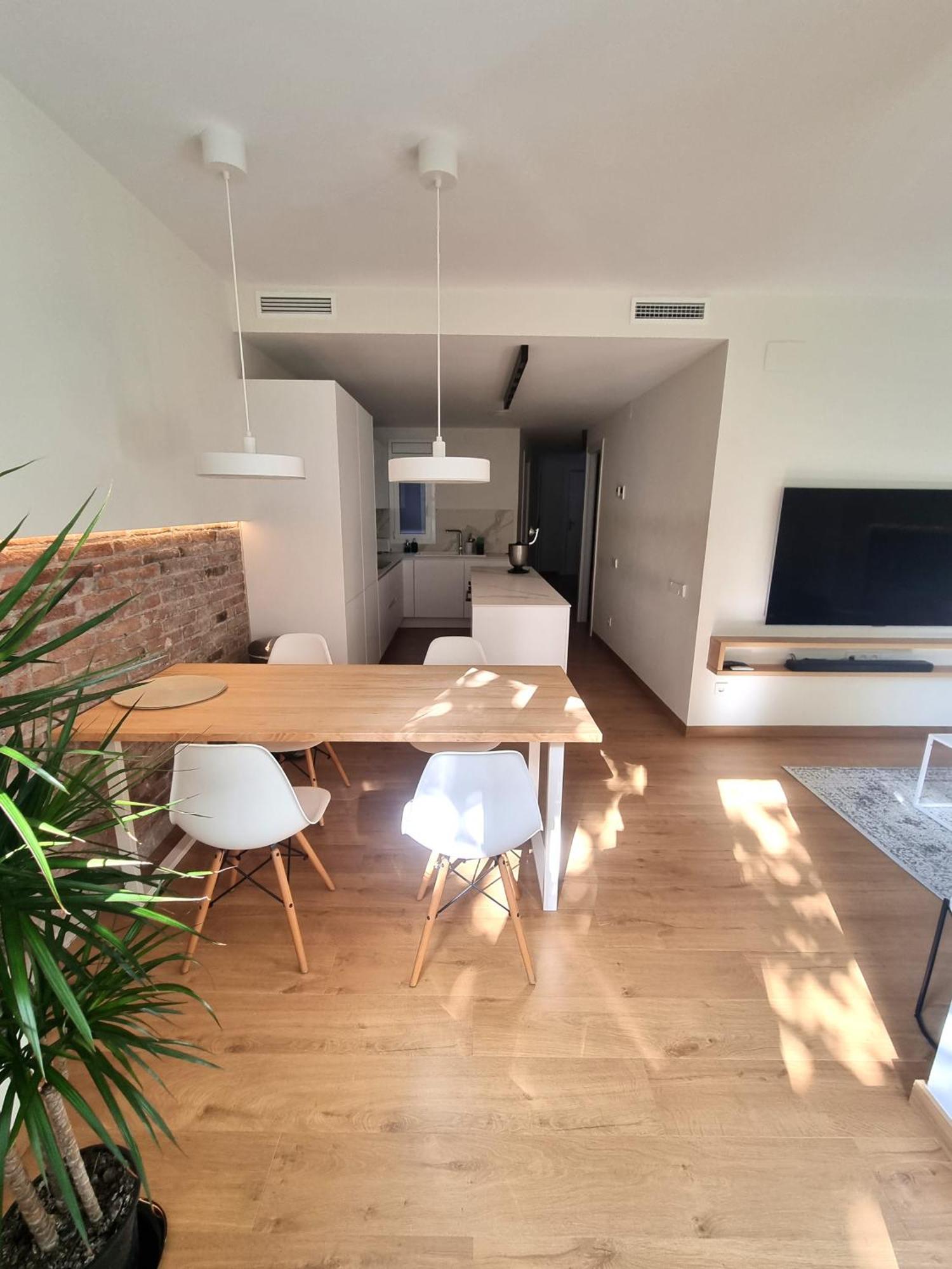 Cozy Bedroom With A Private Bathroom In A Shared House * Barcelona